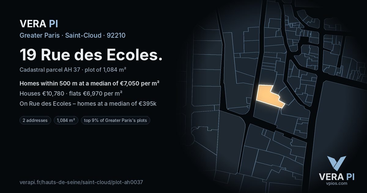 19 Rue des Ecoles, Saint-Cloud at night – the plot lit, the parcels around coloured by the prices near them
