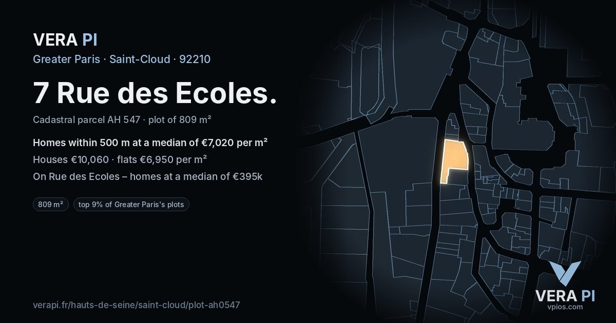 7 Rue des Ecoles, Saint-Cloud at night – the plot lit, the parcels around coloured by the prices near them