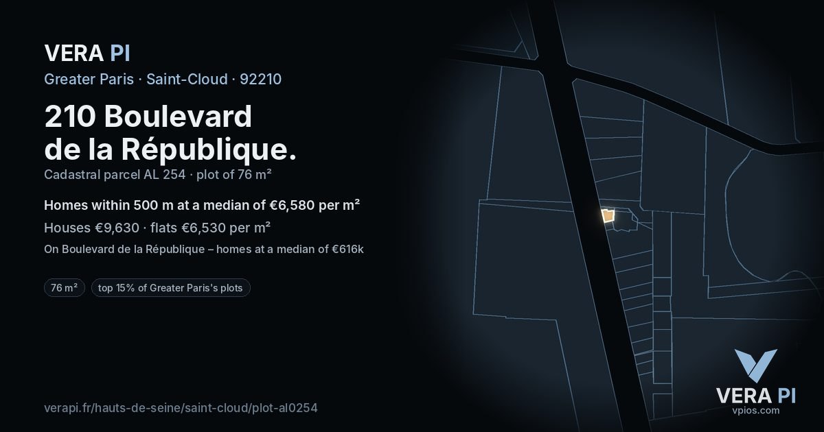 210 Boulevard de la République, Saint-Cloud at night – the plot lit, the parcels around coloured by the prices near them