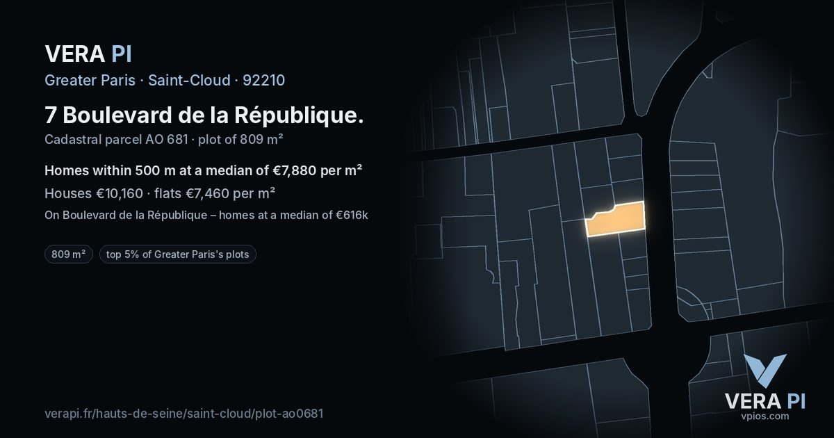 7 Boulevard de la République, Saint-Cloud at night – the plot lit, the parcels around coloured by the prices near them