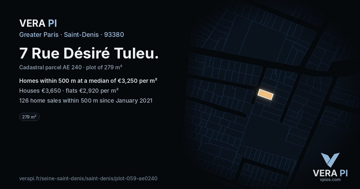 7 Rue Désiré Tuleu, Saint-Denis at night – the plot lit, the parcels around coloured by the prices near them