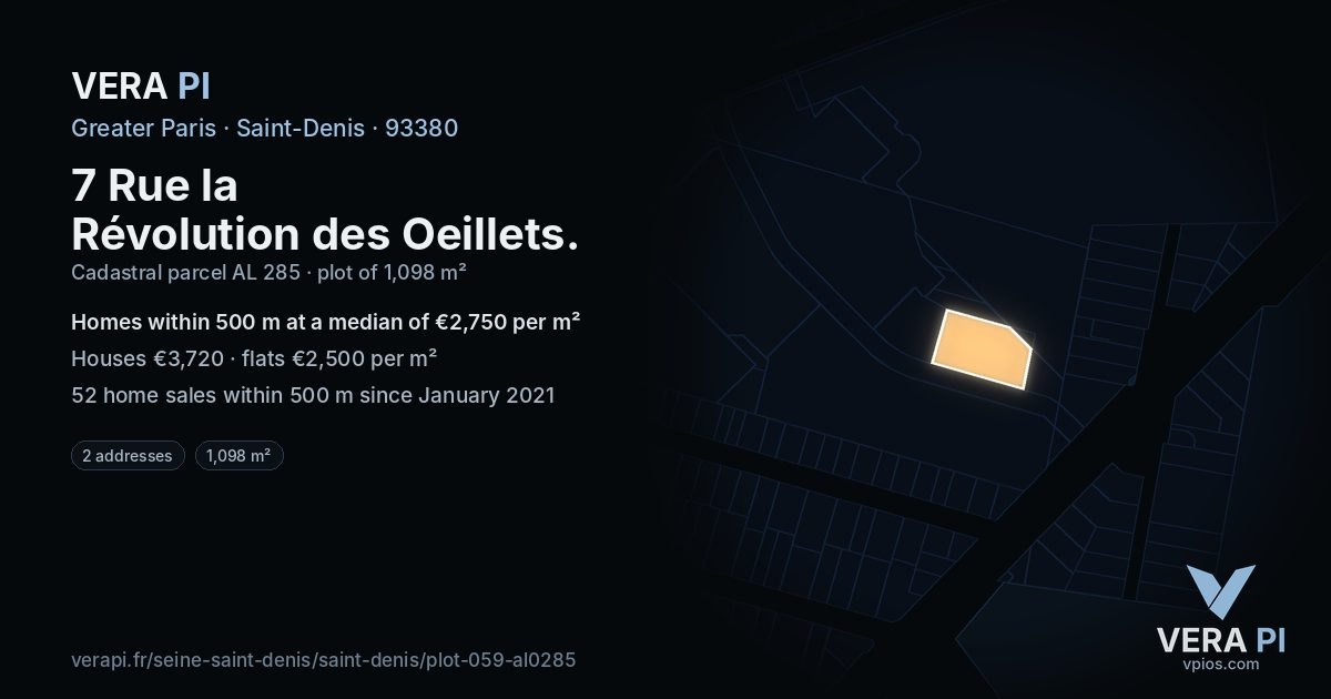7 Rue la Révolution des Oeillets, Saint-Denis at night – the plot lit, the parcels around coloured by the prices near them
