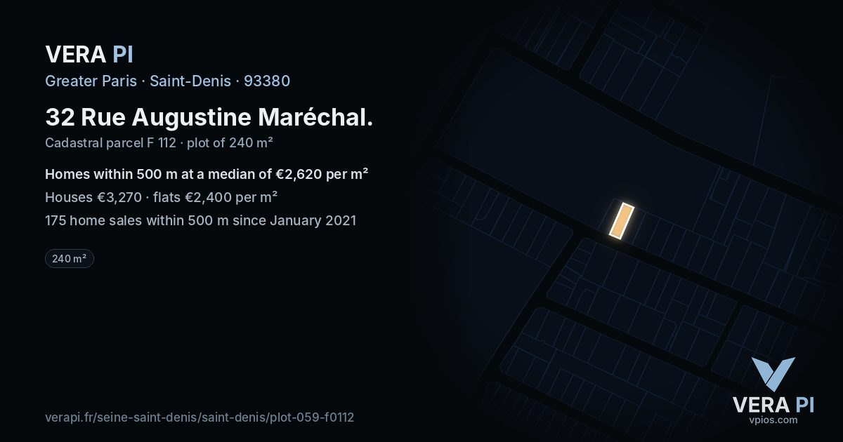 32 Rue Augustine Maréchal, Saint-Denis at night – the plot lit, the parcels around coloured by the prices near them