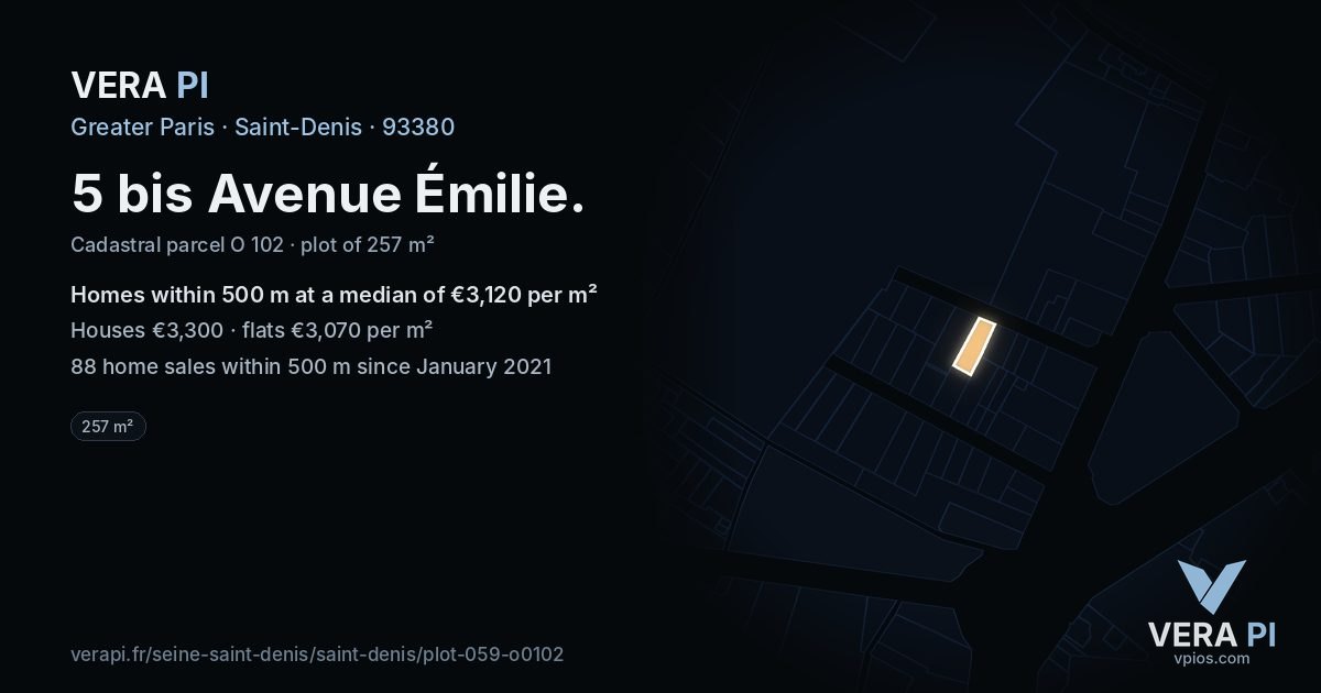 5 bis Avenue Émilie, Saint-Denis at night – the plot lit, the parcels around coloured by the prices near them
