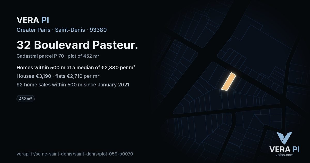32 Boulevard Pasteur, Saint-Denis at night – the plot lit, the parcels around coloured by the prices near them
