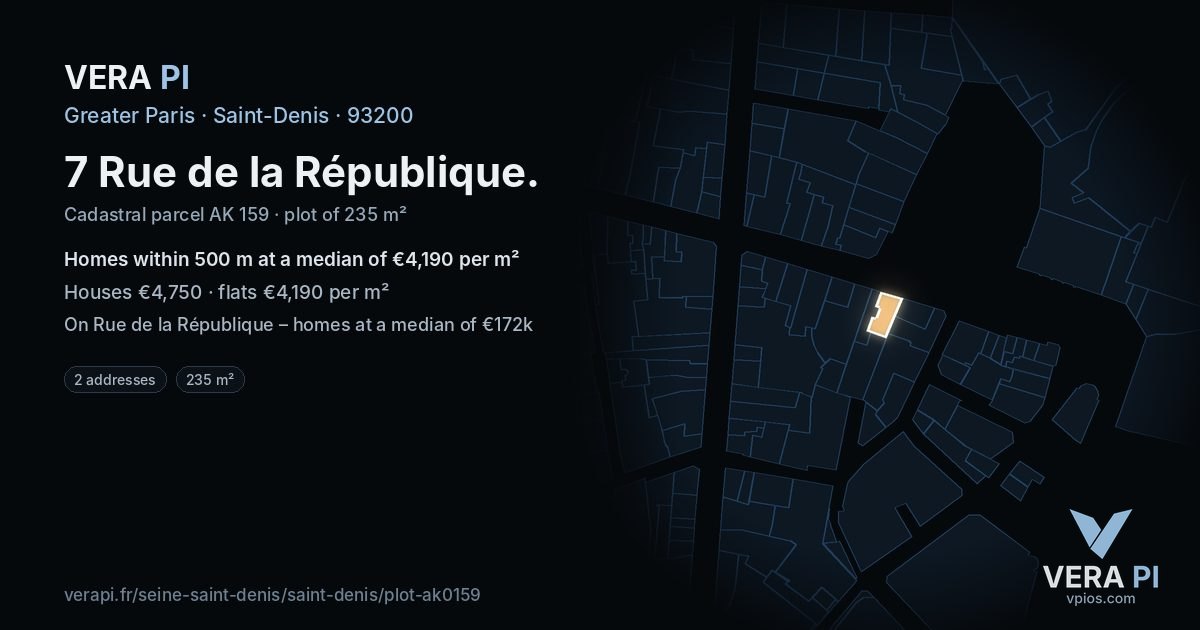 7 Rue de la République, Saint-Denis at night – the plot lit, the parcels around coloured by the prices near them
