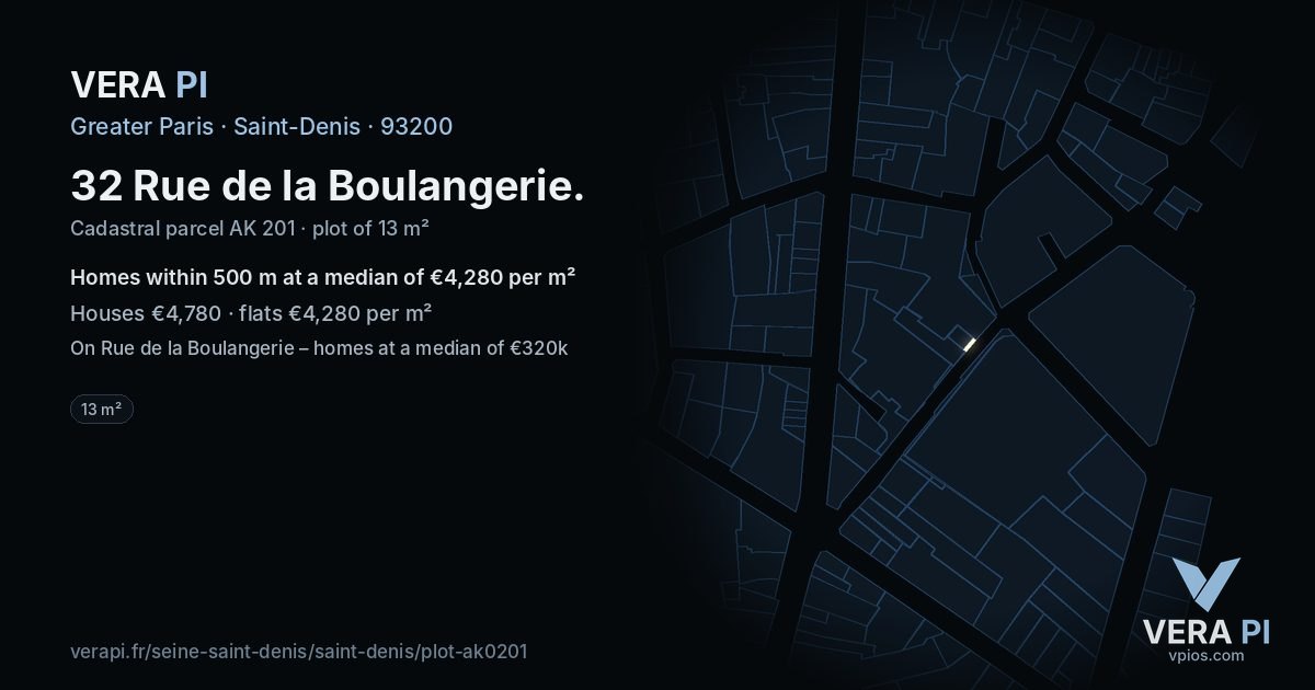 32 Rue de la Boulangerie, Saint-Denis at night – the plot lit, the parcels around coloured by the prices near them