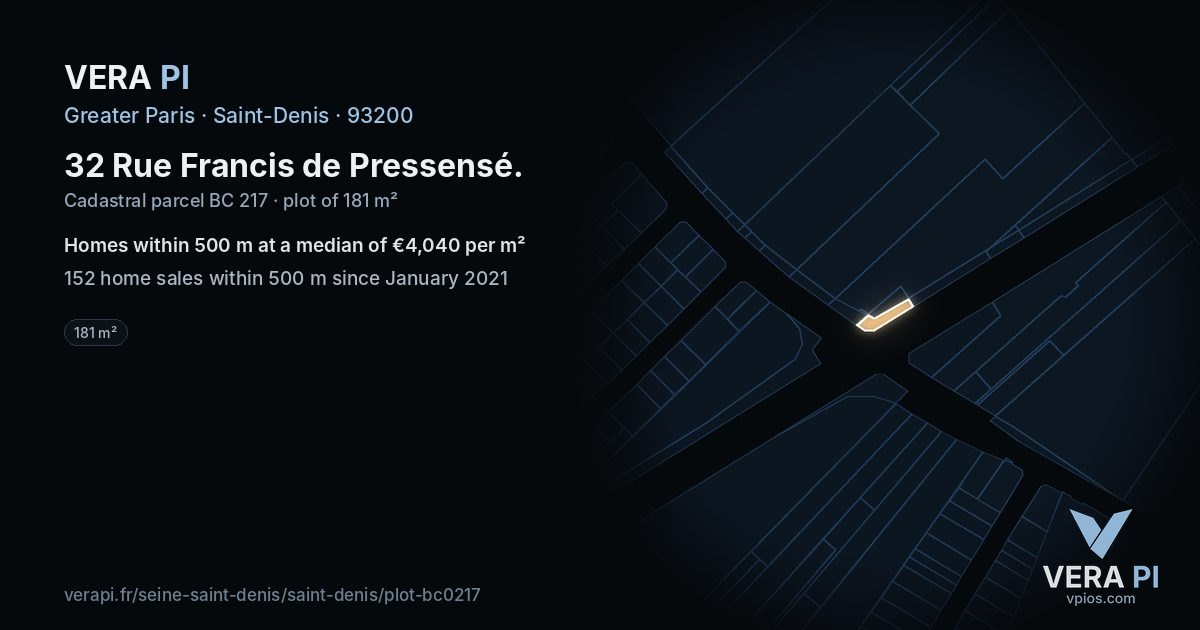 32 Rue Francis de Pressensé, Saint-Denis at night – the plot lit, the parcels around coloured by the prices near them