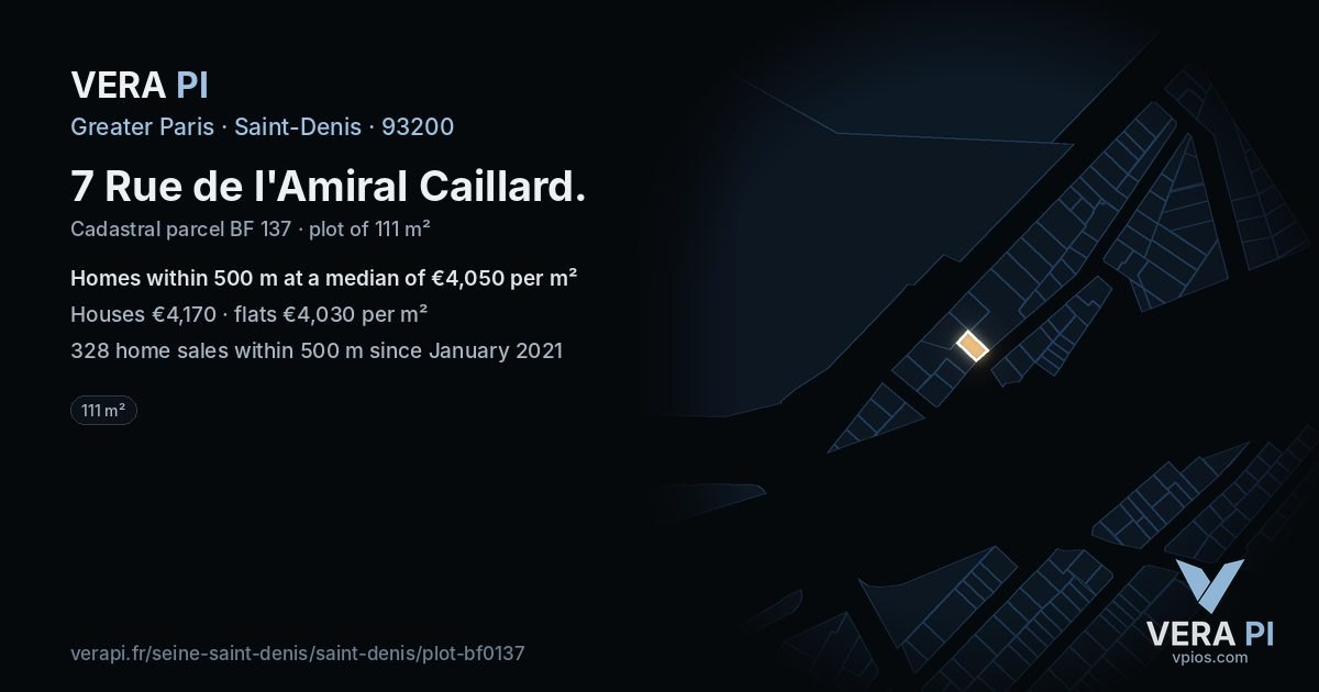 7 Rue de l'Amiral Caillard, Saint-Denis at night – the plot lit, the parcels around coloured by the prices near them