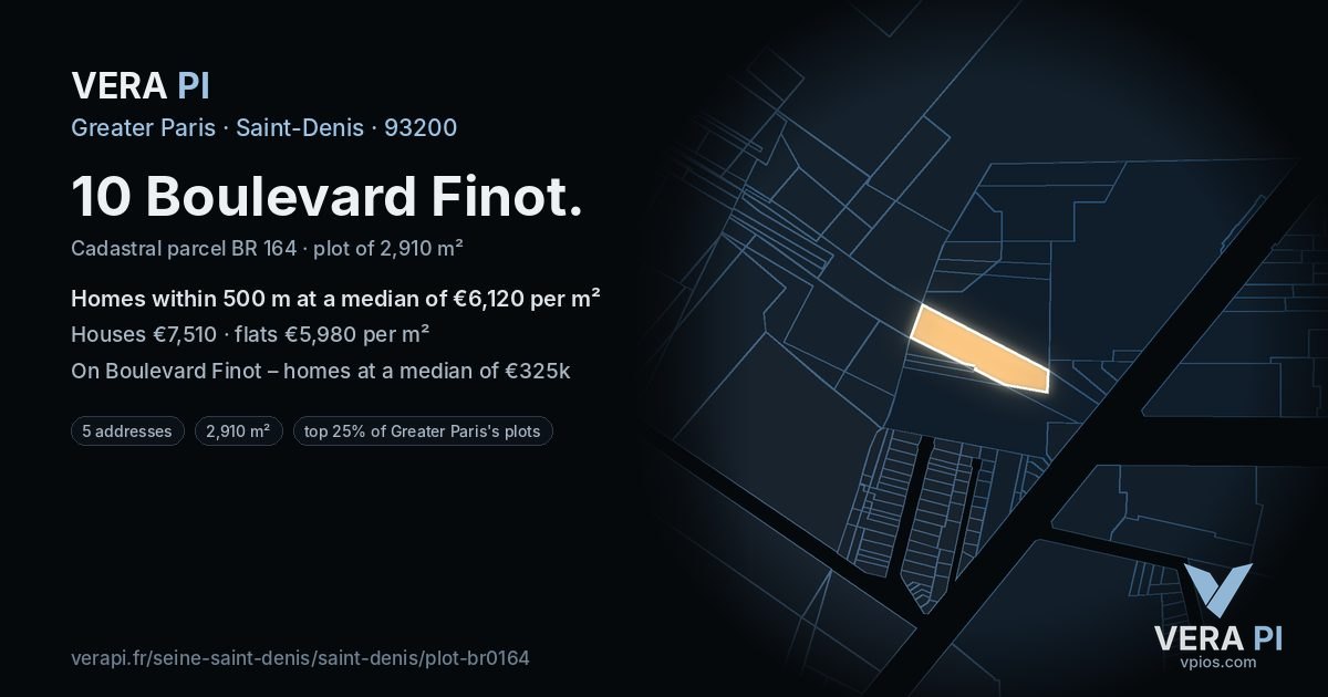 10 Boulevard Finot, Saint-Denis at night – the plot lit, the parcels around coloured by the prices near them