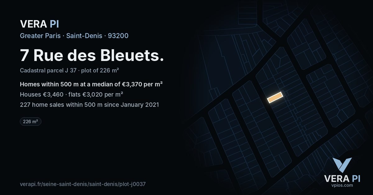 7 Rue des Bleuets, Saint-Denis at night – the plot lit, the parcels around coloured by the prices near them