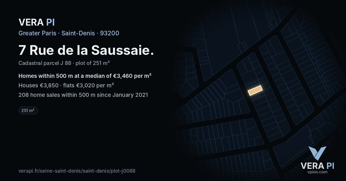7 Rue de la Saussaie, Saint-Denis at night – the plot lit, the parcels around coloured by the prices near them