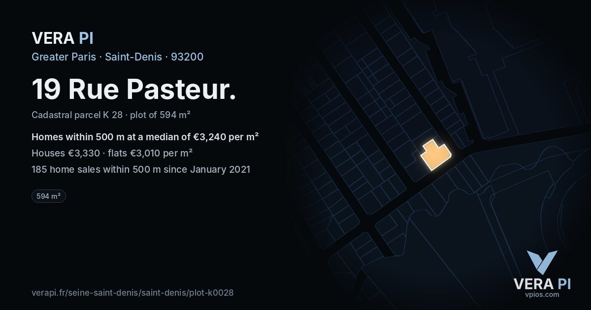 19 Rue Pasteur, Saint-Denis at night – the plot lit, the parcels around coloured by the prices near them