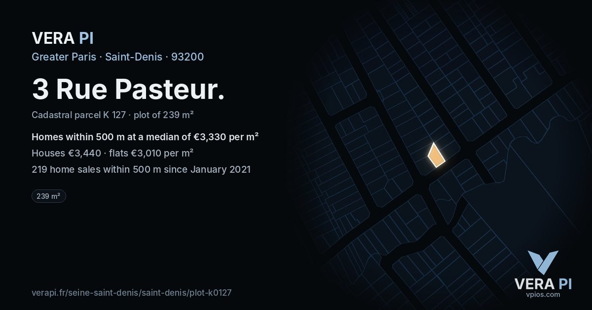 3 Rue Pasteur, Saint-Denis at night – the plot lit, the parcels around coloured by the prices near them