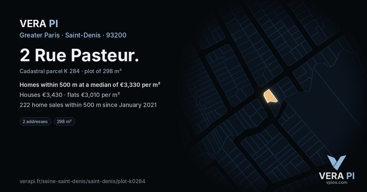 2 Rue Pasteur, Saint-Denis at night – the plot lit, the parcels around coloured by the prices near them