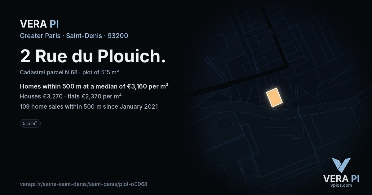 2 Rue du Plouich, Saint-Denis at night – the plot lit, the parcels around coloured by the prices near them
