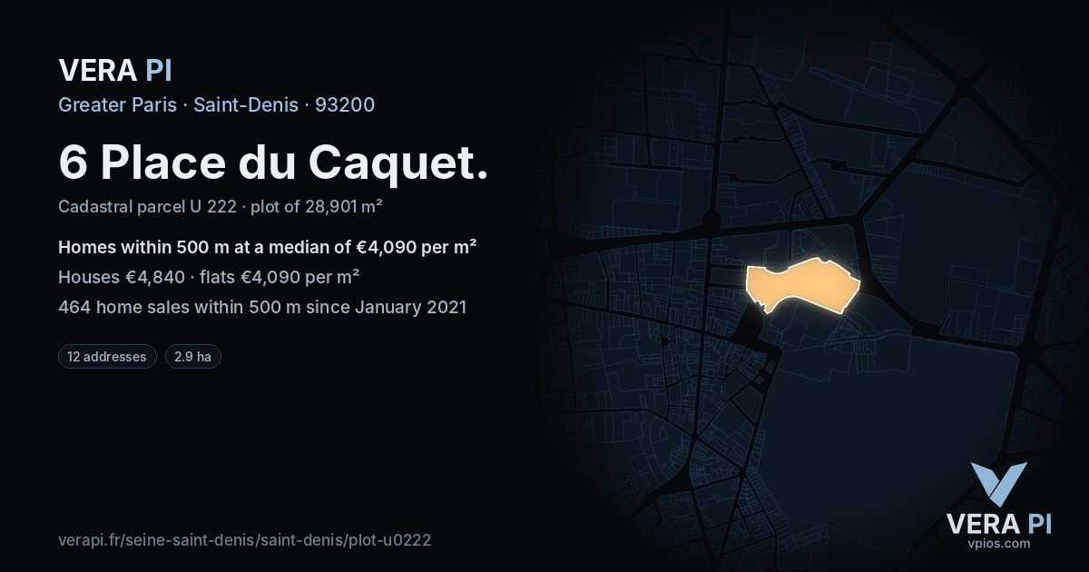 6 Place du Caquet, Saint-Denis at night – the plot lit, the parcels around coloured by the prices near them