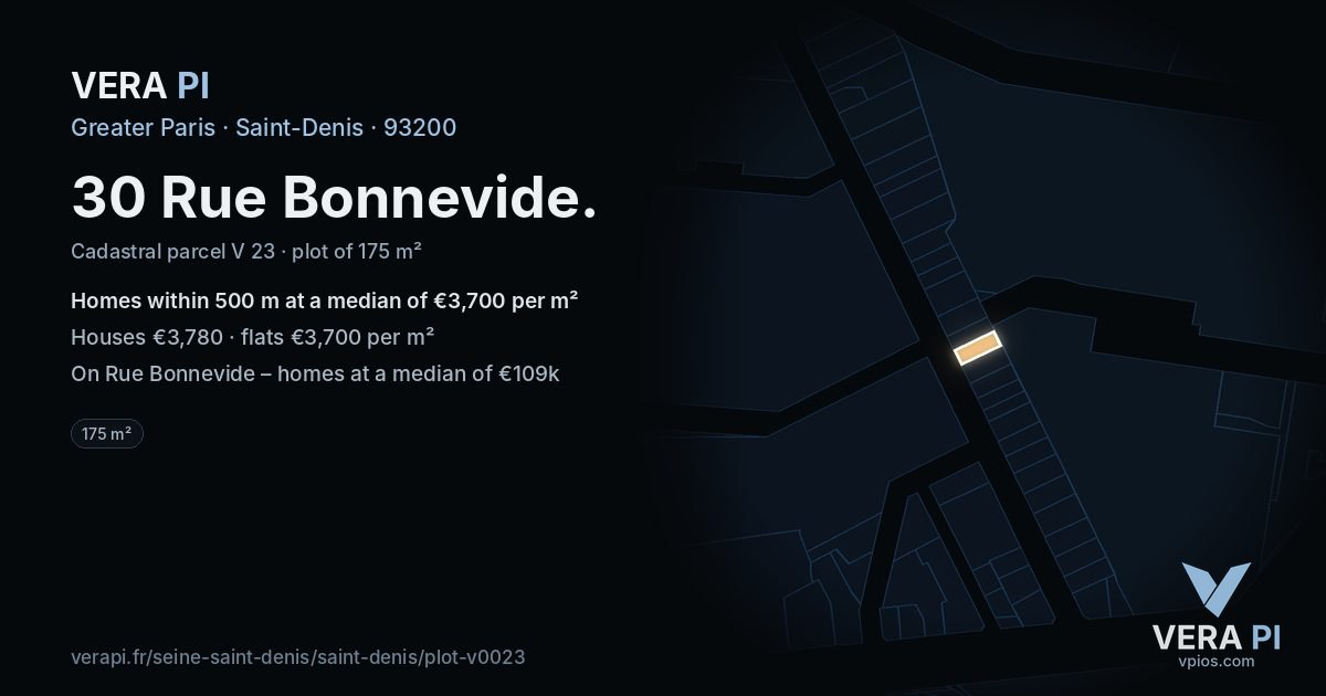 30 Rue Bonnevide, Saint-Denis at night – the plot lit, the parcels around coloured by the prices near them
