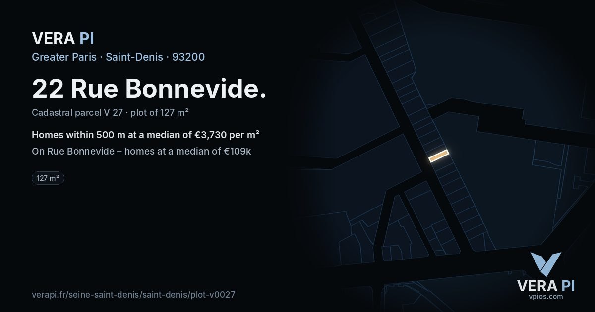 22 Rue Bonnevide, Saint-Denis at night – the plot lit, the parcels around coloured by the prices near them