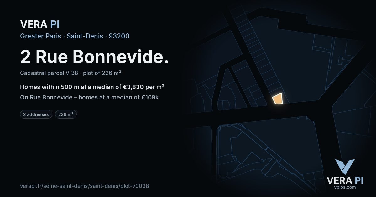 2 Rue Bonnevide, Saint-Denis at night – the plot lit, the parcels around coloured by the prices near them
