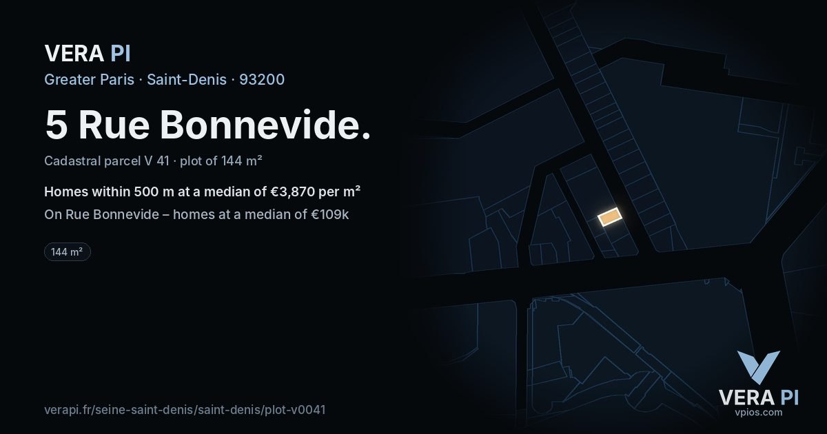5 Rue Bonnevide, Saint-Denis at night – the plot lit, the parcels around coloured by the prices near them
