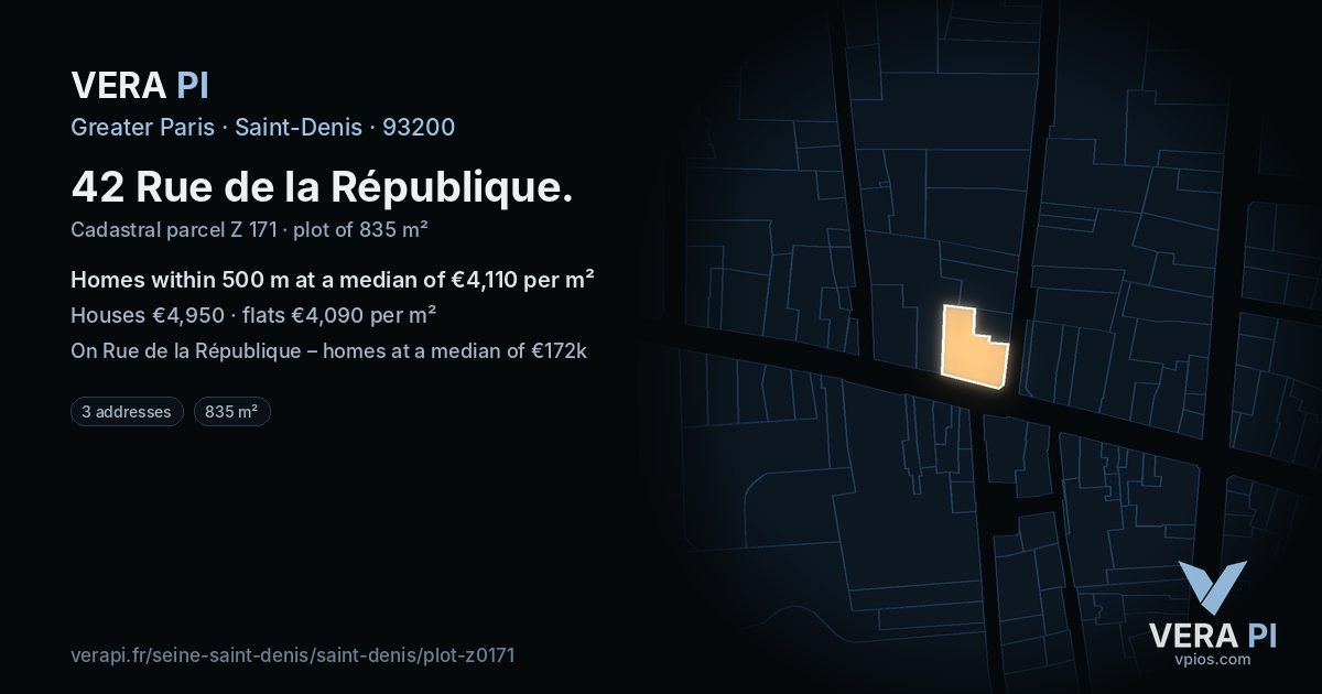 42 Rue de la République, Saint-Denis at night – the plot lit, the parcels around coloured by the prices near them