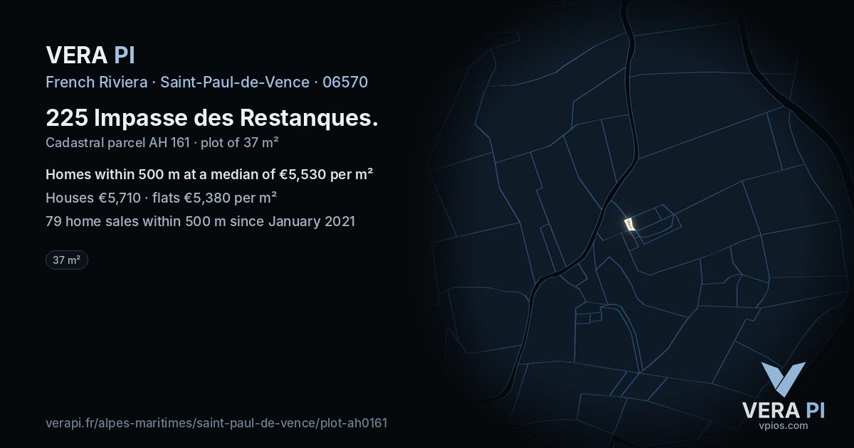 225 Impasse des Restanques, Saint-Paul-de-Vence at night – the plot lit, the parcels around coloured by the prices near them