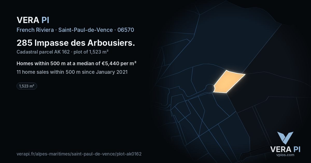 285 Impasse des Arbousiers, Saint-Paul-de-Vence at night – the plot lit, the parcels around coloured by the prices near them