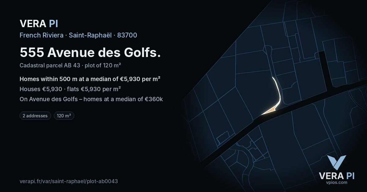 555 Avenue des Golfs, Saint-Raphaël at night – the plot lit, the parcels around coloured by the prices near them