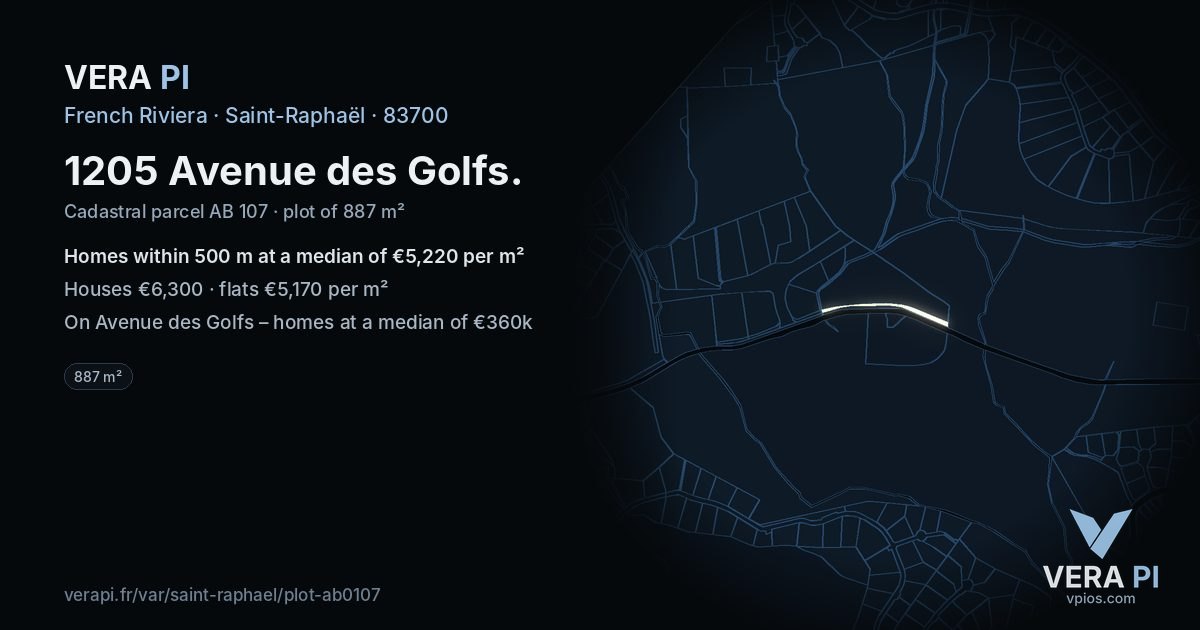 1205 Avenue des Golfs, Saint-Raphaël at night – the plot lit, the parcels around coloured by the prices near them
