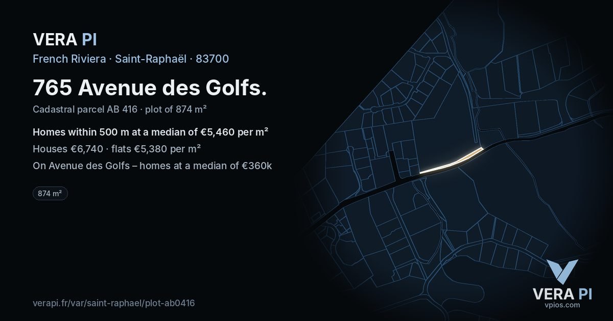 765 Avenue des Golfs, Saint-Raphaël at night – the plot lit, the parcels around coloured by the prices near them