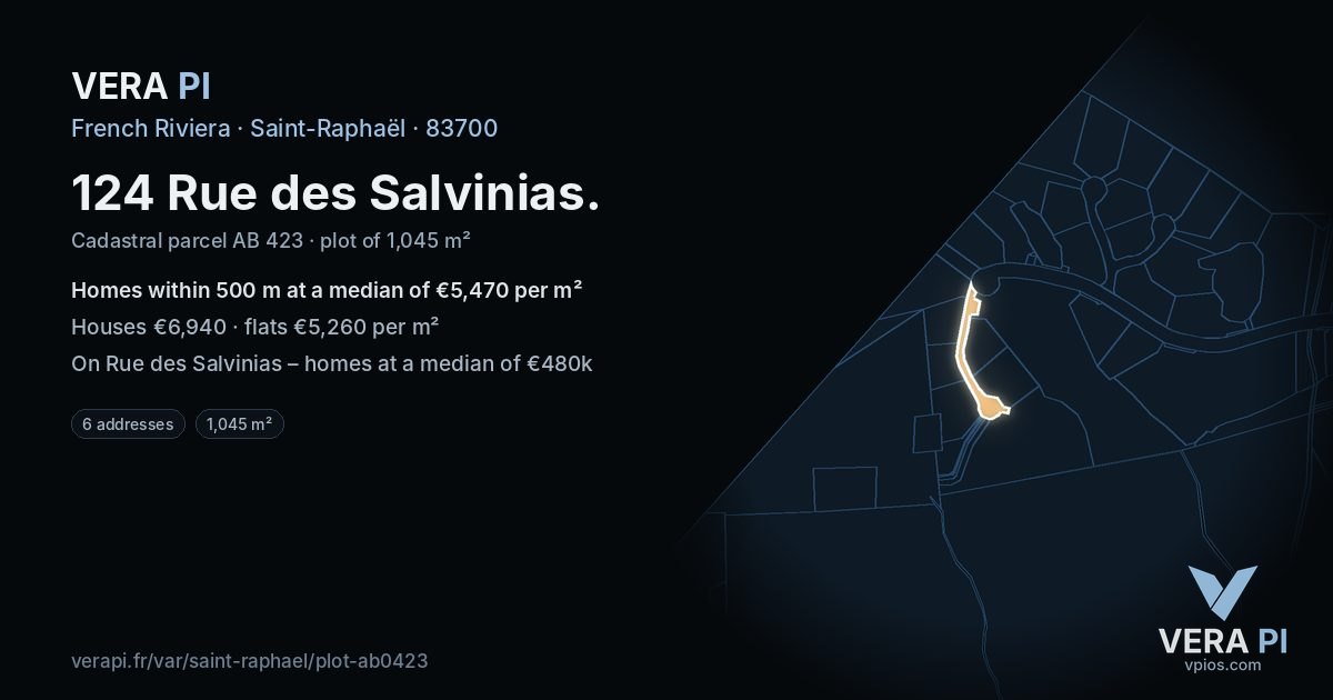 124 Rue des Salvinias, Saint-Raphaël at night – the plot lit, the parcels around coloured by the prices near them