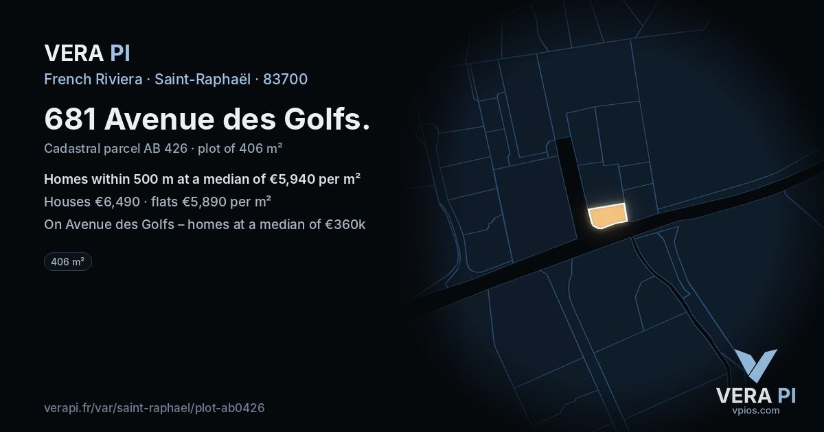 681 Avenue des Golfs, Saint-Raphaël at night – the plot lit, the parcels around coloured by the prices near them