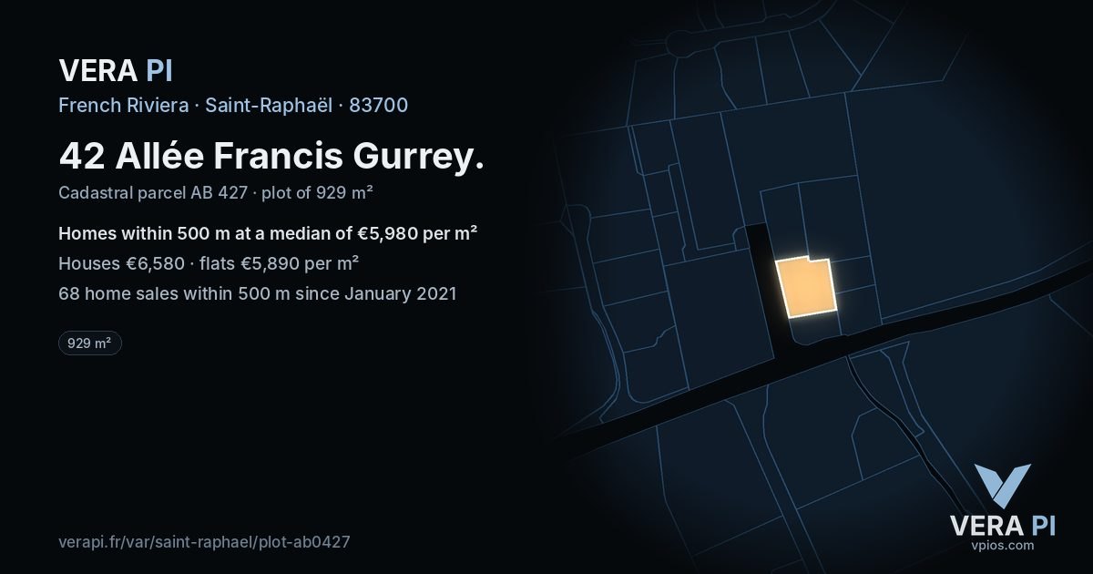 42 Allée Francis Gurrey, Saint-Raphaël at night – the plot lit, the parcels around coloured by the prices near them
