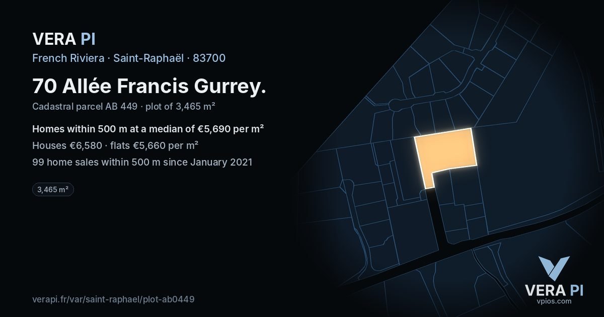 70 Allée Francis Gurrey, Saint-Raphaël at night – the plot lit, the parcels around coloured by the prices near them