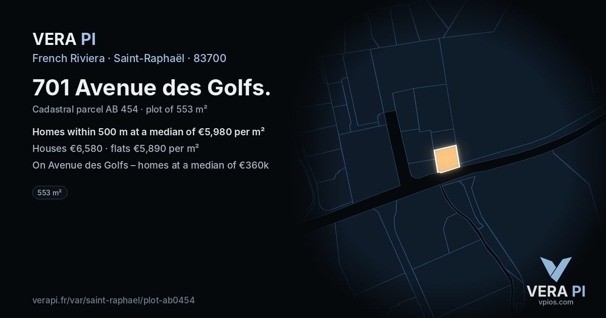 701 Avenue des Golfs, Saint-Raphaël at night – the plot lit, the parcels around coloured by the prices near them