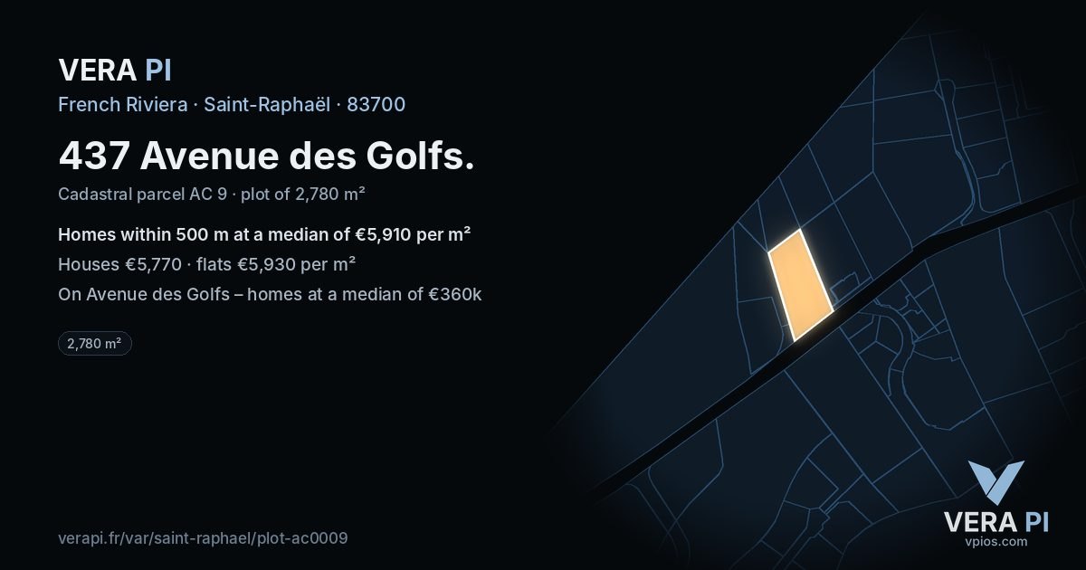 437 Avenue des Golfs, Saint-Raphaël at night – the plot lit, the parcels around coloured by the prices near them