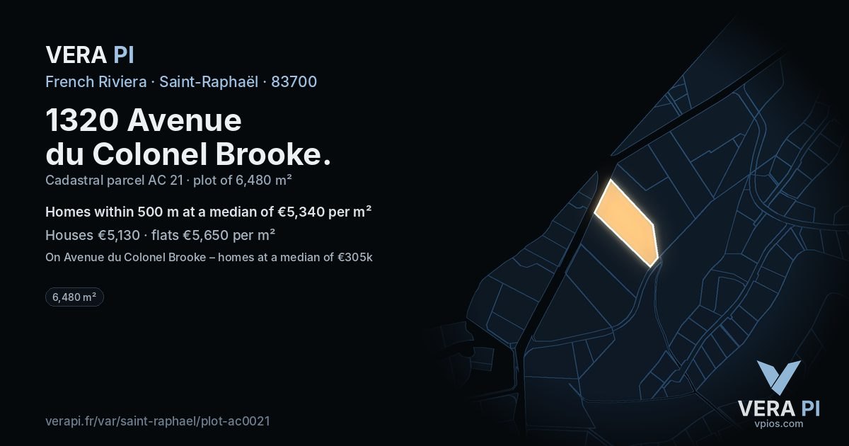 1320 Avenue du Colonel Brooke, Saint-Raphaël at night – the plot lit, the parcels around coloured by the prices near them