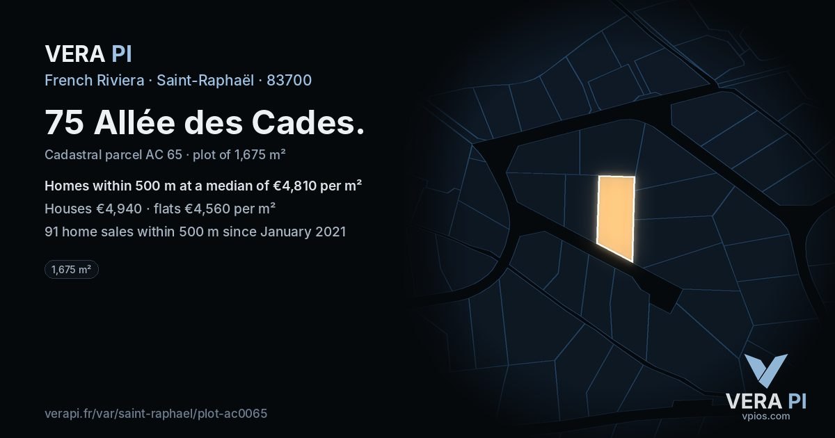 75 Allée des Cades, Saint-Raphaël at night – the plot lit, the parcels around coloured by the prices near them