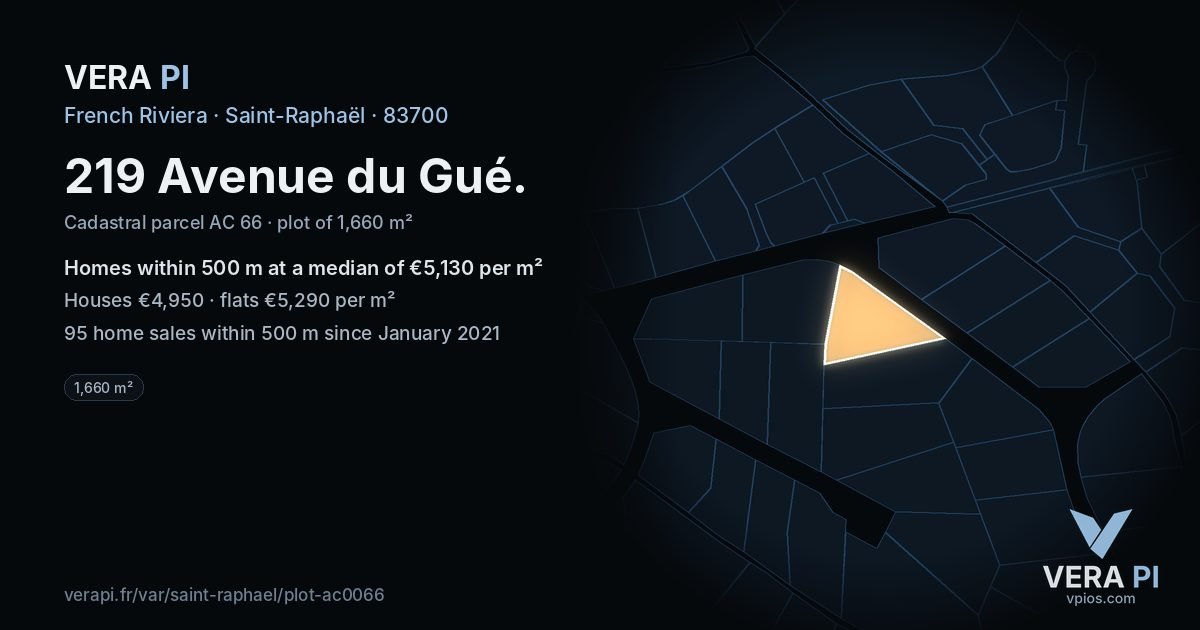 219 Avenue du Gué, Saint-Raphaël at night – the plot lit, the parcels around coloured by the prices near them