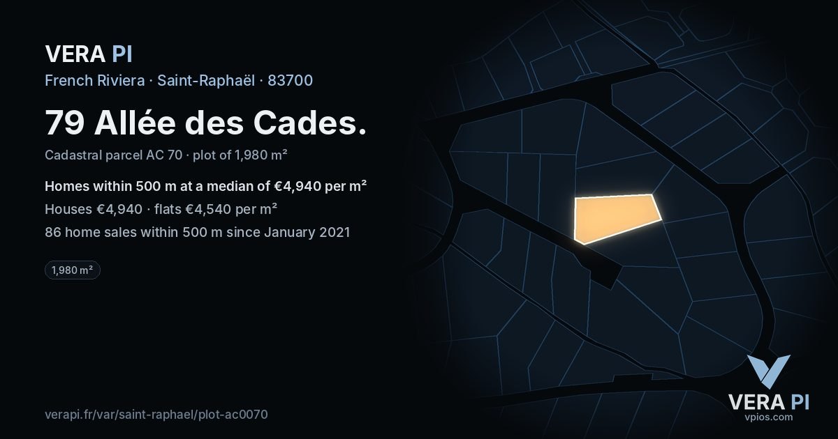 79 Allée des Cades, Saint-Raphaël at night – the plot lit, the parcels around coloured by the prices near them