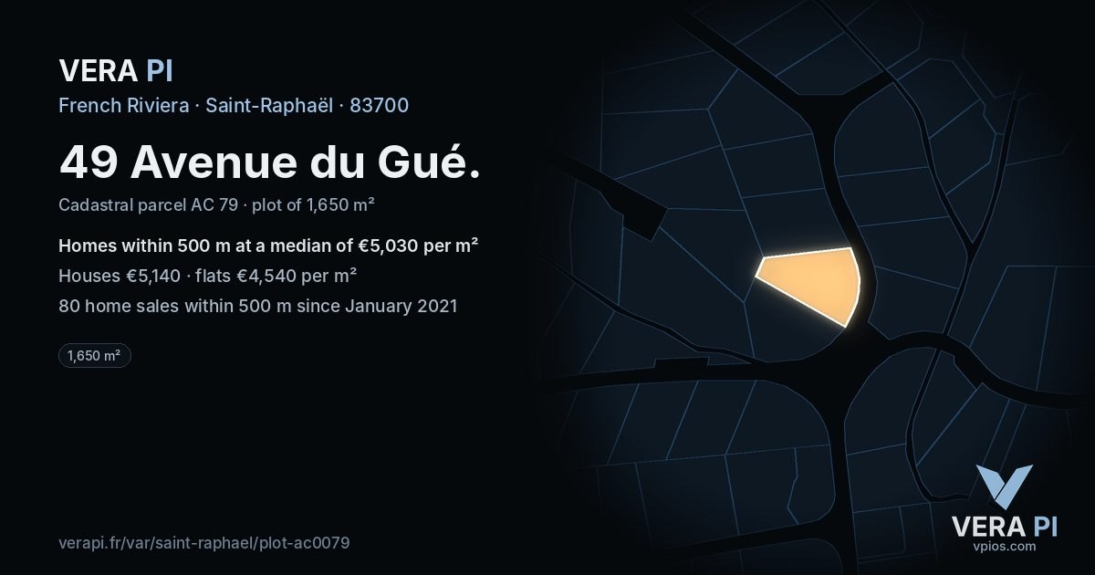 49 Avenue du Gué, Saint-Raphaël at night – the plot lit, the parcels around coloured by the prices near them