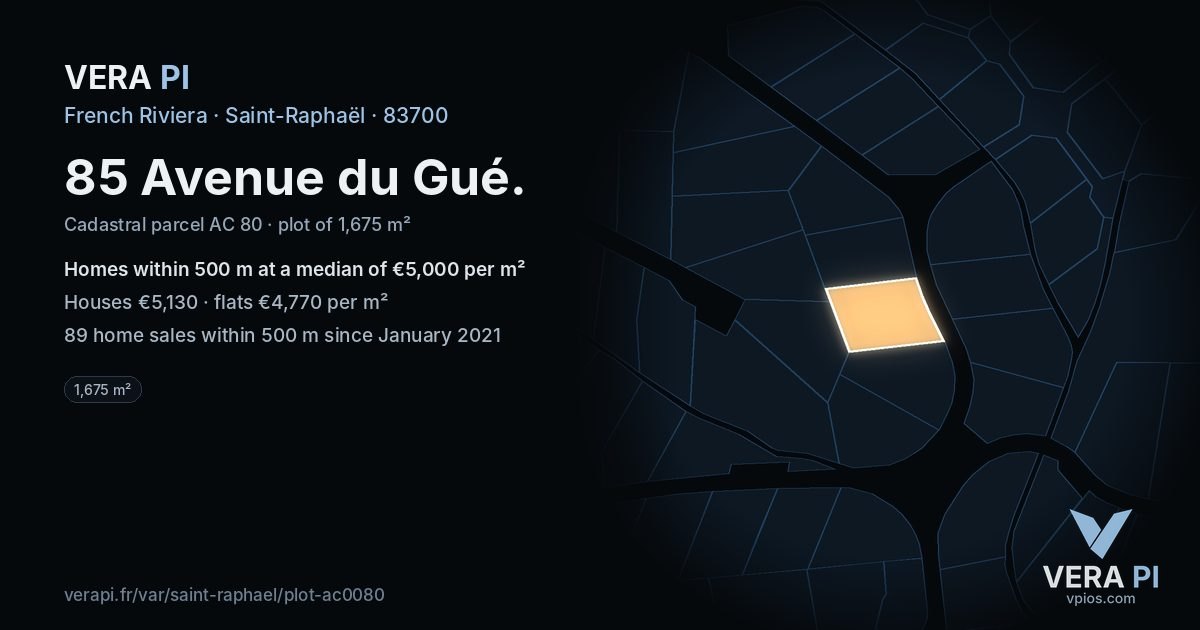 85 Avenue du Gué, Saint-Raphaël at night – the plot lit, the parcels around coloured by the prices near them