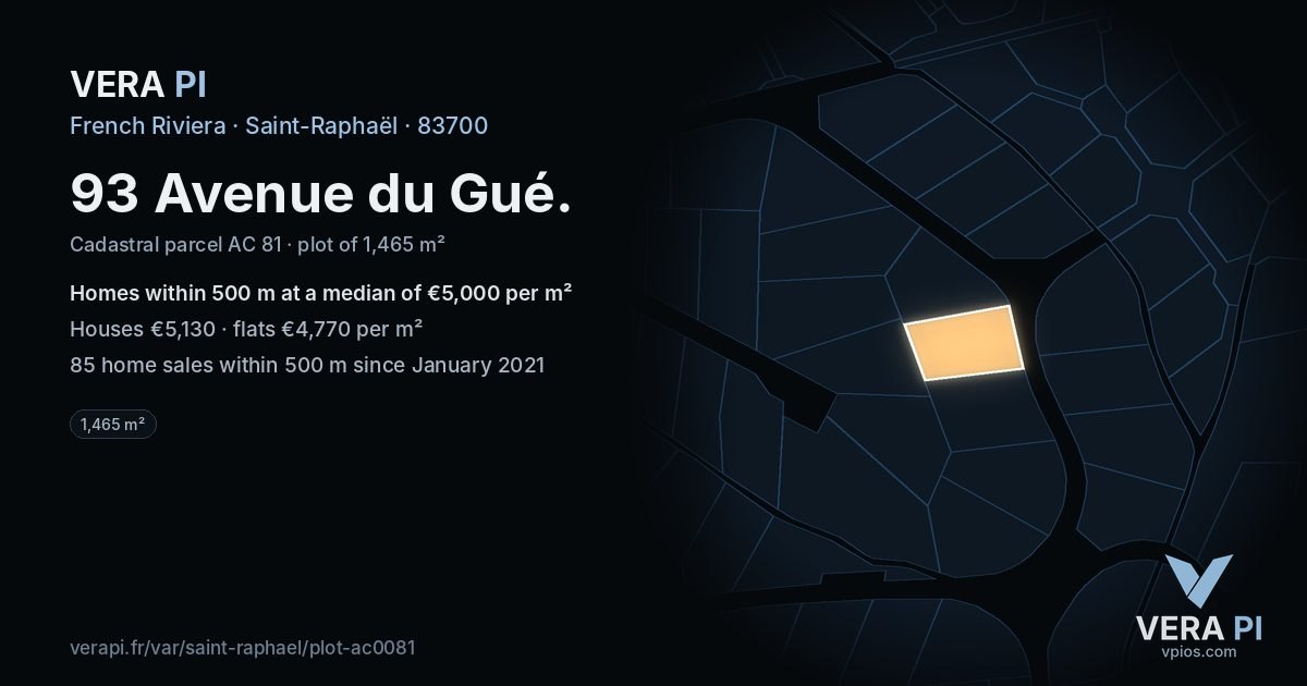 93 Avenue du Gué, Saint-Raphaël at night – the plot lit, the parcels around coloured by the prices near them