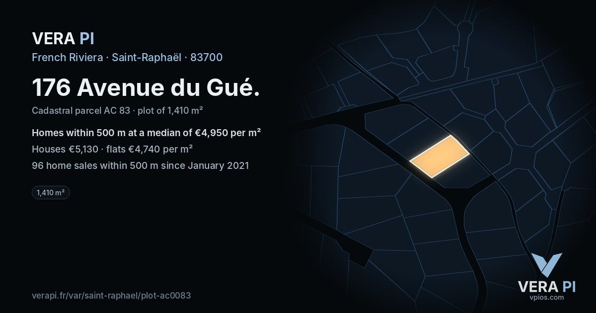 176 Avenue du Gué, Saint-Raphaël at night – the plot lit, the parcels around coloured by the prices near them