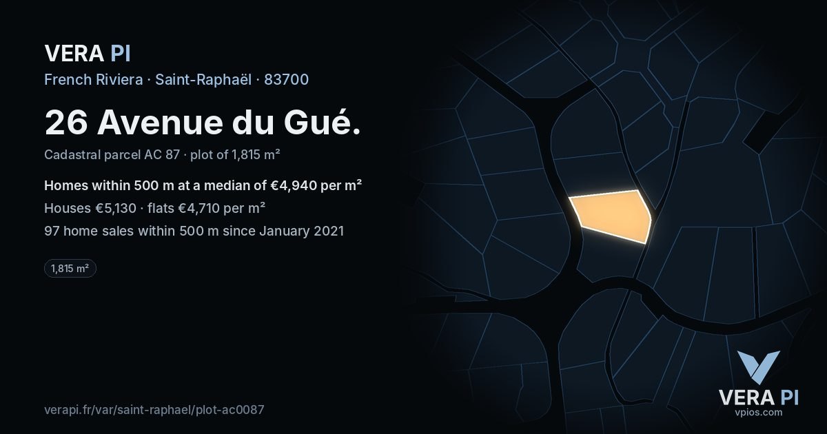26 Avenue du Gué, Saint-Raphaël at night – the plot lit, the parcels around coloured by the prices near them