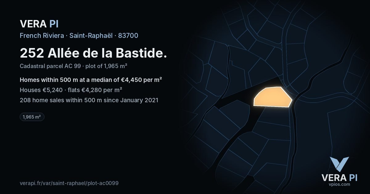 252 Allée de la Bastide, Saint-Raphaël at night – the plot lit, the parcels around coloured by the prices near them