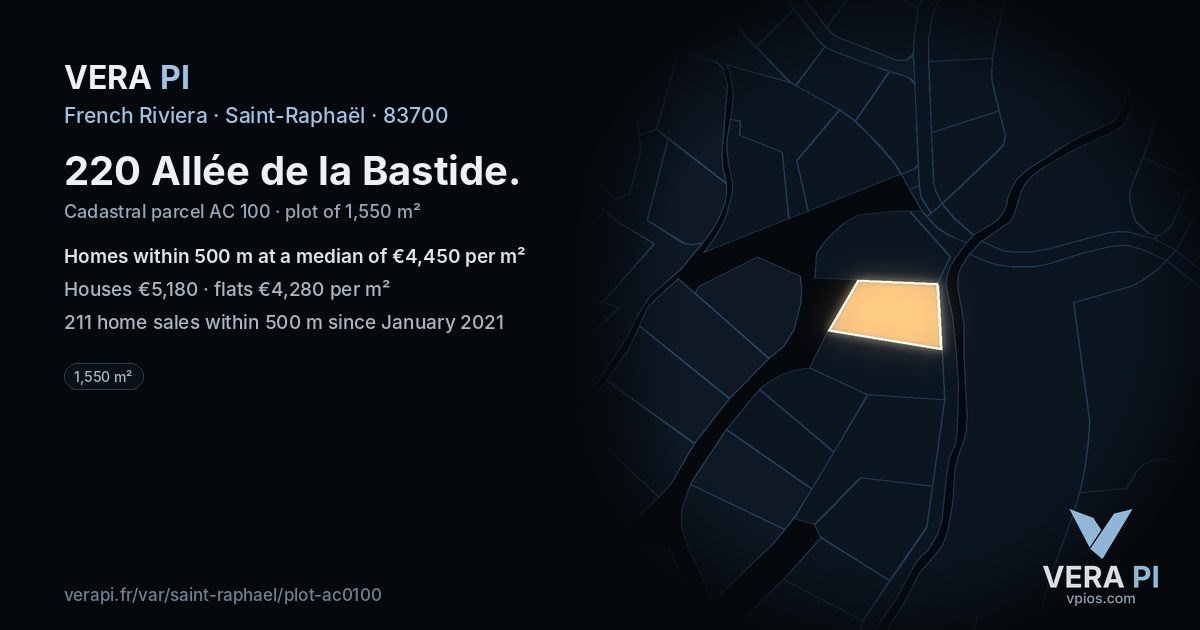 220 Allée de la Bastide, Saint-Raphaël at night – the plot lit, the parcels around coloured by the prices near them
