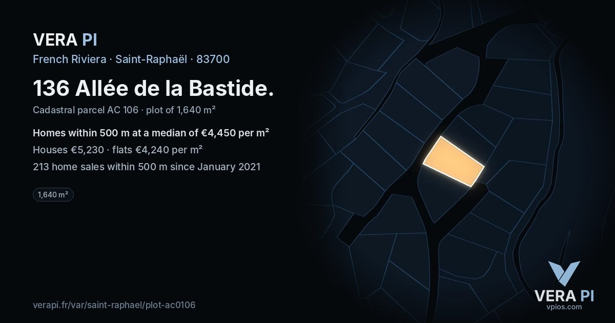 136 Allée de la Bastide, Saint-Raphaël at night – the plot lit, the parcels around coloured by the prices near them