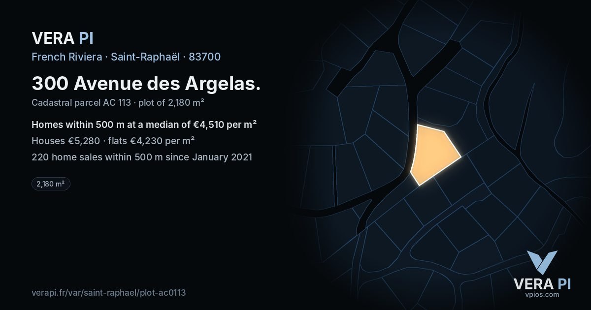 300 Avenue des Argelas, Saint-Raphaël at night – the plot lit, the parcels around coloured by the prices near them